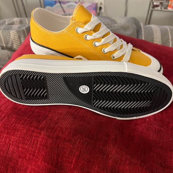 Brand New Casual Sneakers size 36 - Picture 3 of 3